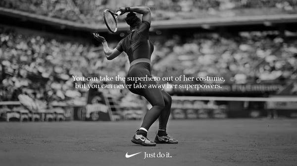 耐克(Nike)品牌图片,上面写着“您可以将超级英雄从她的服装中脱颖而出,但您永远都不能夺走她的超级大国”以及标语“随便做”